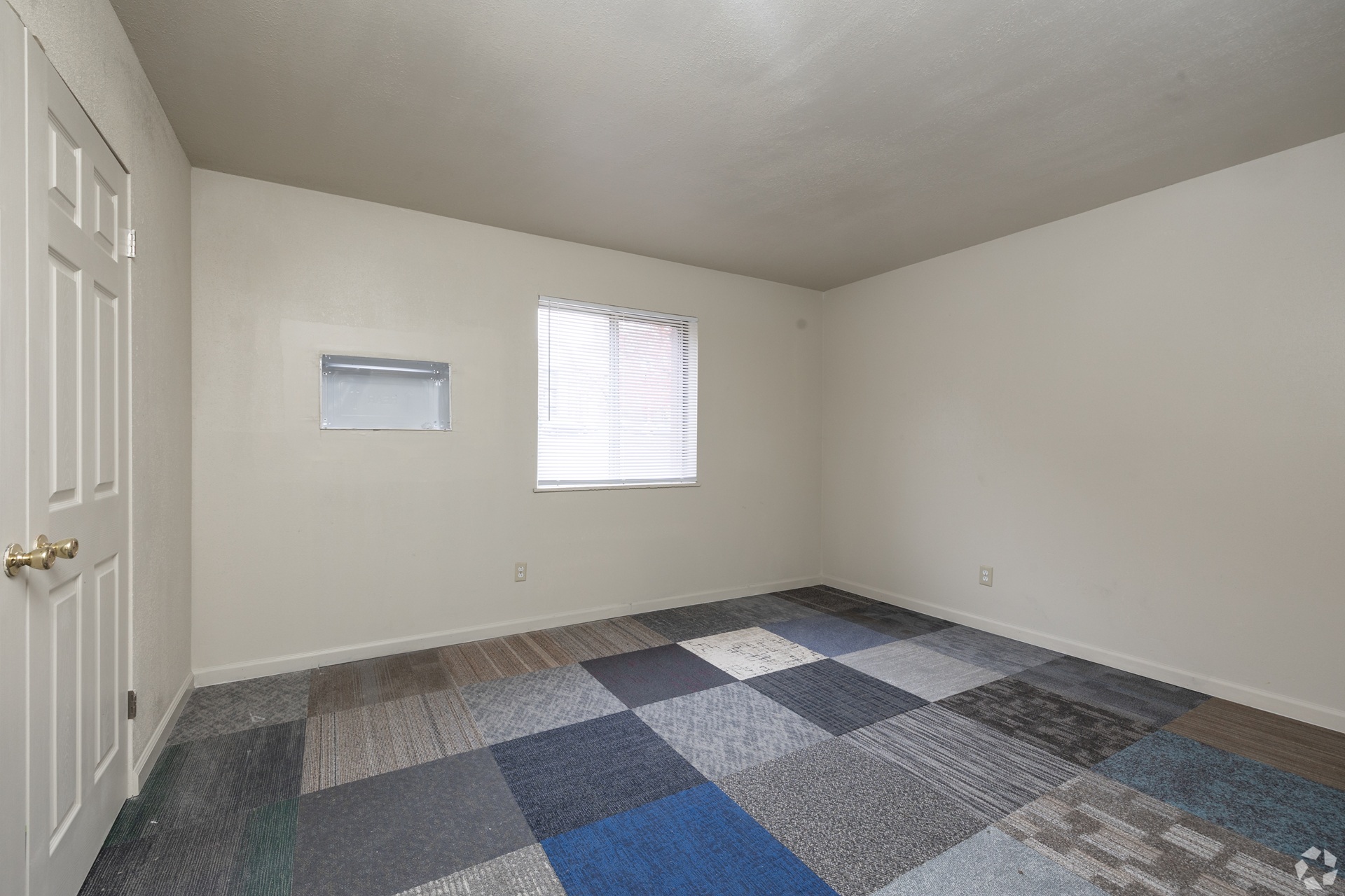 Park Pointe Apartments master bedroom in St. Louis, MO